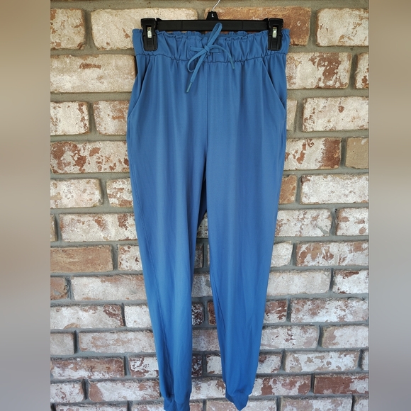 Lululemon Women's Blue High Rise Luxtreme Jogger Classic Fit Pants Sz 4 Athletic - Picture 1 of 8